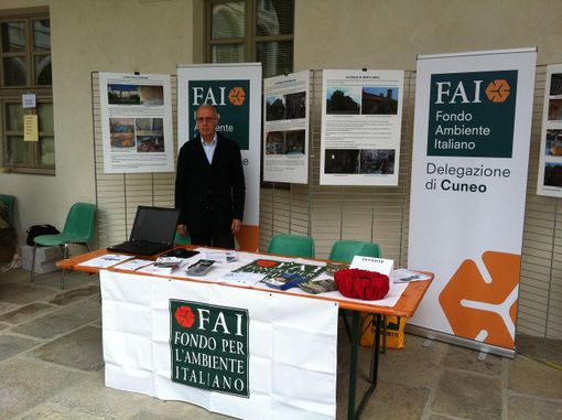 La sezione saviglianese del FAI presente durante la manifestazione Quintessenza