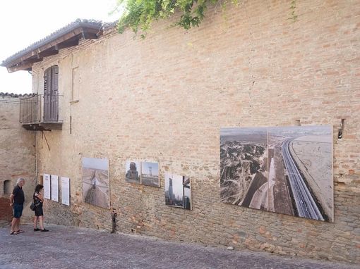 Il 30 giugno scadono le candidature per il LanghePhotoAward: in palio 1000 euro di attrezzature fotografiche Il 30 giugno scadono le candidature per il LanghePhotoAward: in palio 1000 euro di attrezzature fotografiche