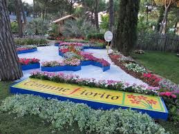L'insegna di "Comune fiorito"