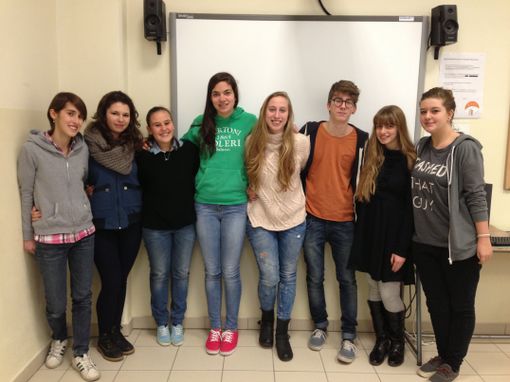 Gli otto studenti del Soleri Bertoni che hanno ottenuto la certificazione First dell'Università di Cambridge