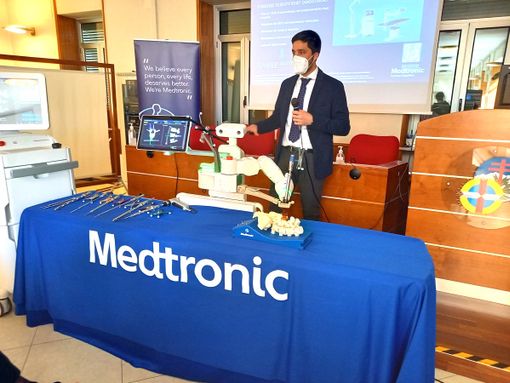 Al S. Croce di Cuneo la presentazione del nuovo robot per la neurochirurgia: "Siamo vicini all'automatizzazione totale delle procedure" Al S. Croce di Cuneo la presentazione del nuovo robot per la neurochirurgia: "Siamo vicini all'automatizzazione totale delle procedure"