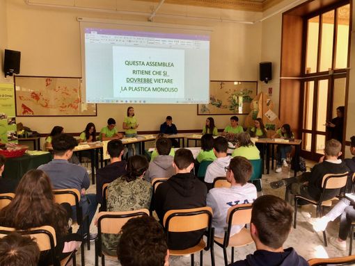 Debate sull’impiego della plastica monouso: al Baruffi Ceva Ormea si parla di ecosostenibilità