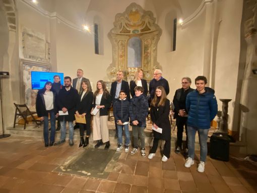 A Manta consegnate le borse di studio e la Costituzione ai maggiorenni