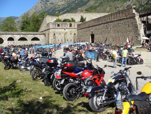 Mezzi esposti nel corso di un motoincontro
