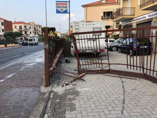 Tragico schianto a Diano Marina, muore 19enne originario di Alba Tragico schianto a Diano Marina, muore 19enne originario di Alba