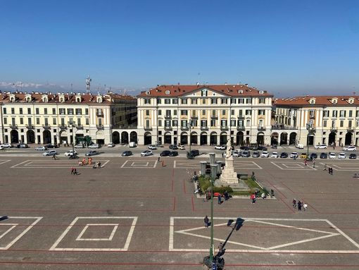 Tracciamento strisce di posizionamento del mercato a Cuneo: i lavori riprendono mercoledì