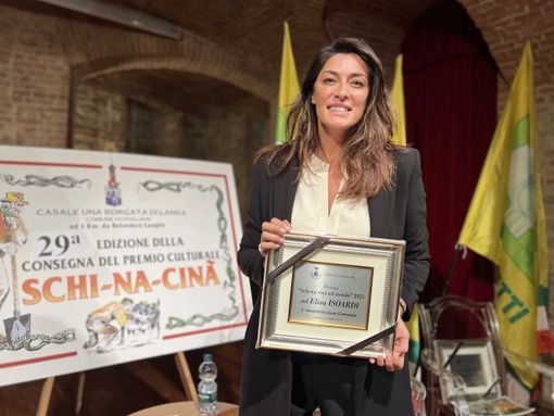 Elisa Isoardi, premiata ieri sera a Dogliani