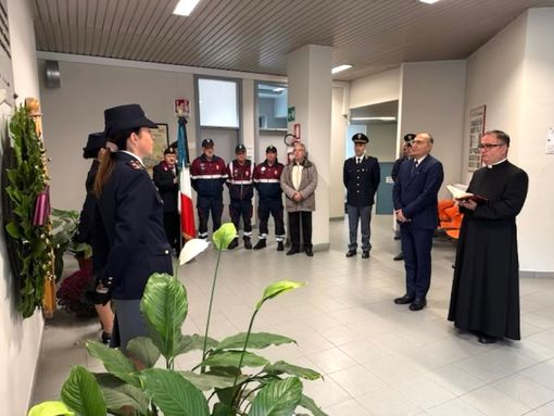 La cerimonia tenuta questa mattina alla presenza del cappellano della Polizia di Stato don Mauro Biodo, di una rappresentanza del personale in servizio e della locale sezione dell'Anps, nonché dei familiari dei caduti della Polizia di Stato di Cuneo La cerimonia tenuta questa mattina alla presenza del cappellano della Polizia di Stato don Mauro Biodo, di una rappresentanza del personale in servizio e della locale sezione dell'Anps, nonché dei familiari dei caduti della Polizia di Stato di Cuneo