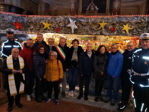 Inaugurazione del presepe nella foto di Pino Berrino