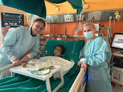 Trapianto di fegato super-urgente salva ragazzo greco arrivato con volo militare in condizioni disperate all'ospedale "Molinette" di Torino Trapianto di fegato super-urgente salva ragazzo greco arrivato con volo militare in condizioni disperate all'ospedale "Molinette" di Torino