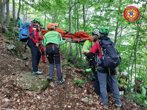 Cade percorrendo il sentiero verso la falesia di Andonno: 75enne recuperato dai tecnici del Soccorso Alpino