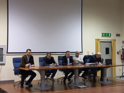 L’Alta Langa dice un no compatto al termovalorizzatore: “Raccolte 46 firme tra Comuni ed Enti, ora vigilerà l’Osservatorio” L’Alta Langa dice un no compatto al termovalorizzatore: “Raccolte 46 firme tra Comuni ed Enti, ora vigilerà l’Osservatorio”