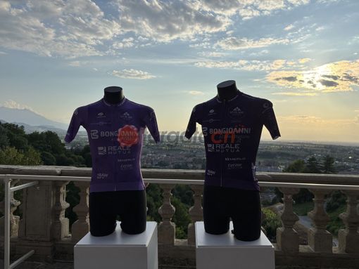 Le maglie ufficiali della Grandonfo e della Ciclituristica Le maglie ufficiali della Grandonfo e della Ciclituristica