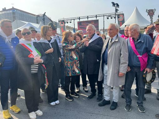 Gli Uomini di Mondo tornano alla Fiera del Marrone: tra fanfare, Bit Coni e una moneta “cuneese” per il futuro