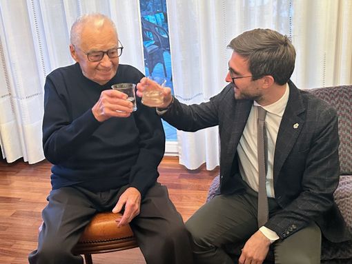 Alba: il sindaco ha fatto visita a Luigi Carosso per festeggiare i suoi 102 anni