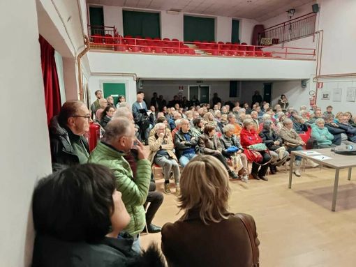 Il basso Piemonte dice "no" all’inceneritore: sala piena a Saliceto contro il progetto