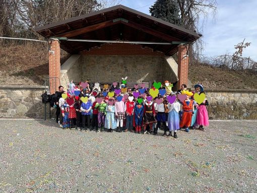 Festa di Carnevale alla scuola dell’infanzia e primaria di Sale delle Langhe Festa di Carnevale alla scuola dell’infanzia e primaria di Sale delle Langhe