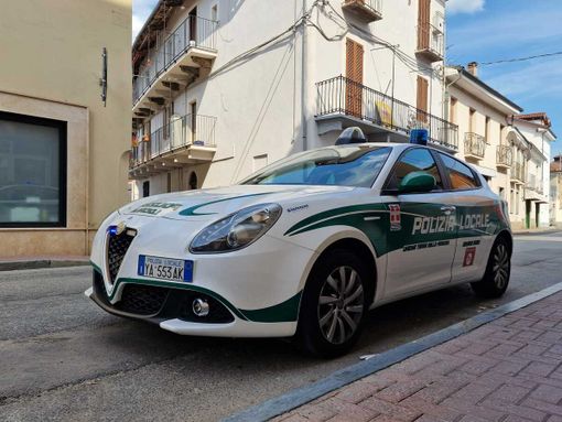 Anziano in stato confusionale rischia di scavalcare il balcone: salvato dalla Polizia Locale di Savigliano