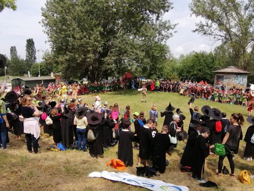 Bimbi in festa in una manifestazione al Parco Tanaro Bimbi in festa in una manifestazione al Parco Tanaro