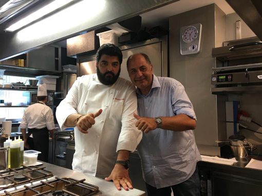 Antonino Cannavacciuolo insieme a Mimmo Caruso Antonino Cannavacciuolo insieme a Mimmo Caruso