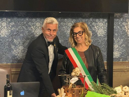 Caraglio ha svelato in anteprima il concorso "Miglior maître d'Italia Amira 2024" Caraglio ha svelato in anteprima il concorso "Miglior maître d'Italia Amira 2024"
