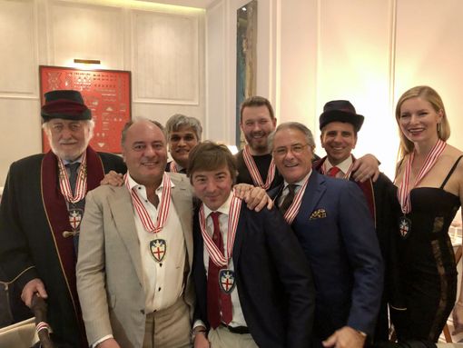 L’Ordine dei Cavalieri del Tartufo e dei Vini d’Alba conquista anche Dubai L’Ordine dei Cavalieri del Tartufo e dei Vini d’Alba conquista anche Dubai