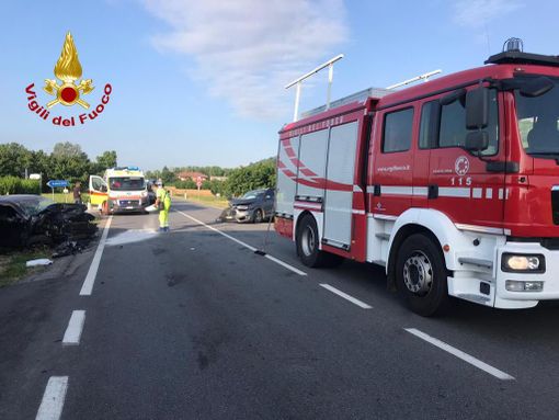 Scontro tra due auto a Magliano Alfieri: due feriti e viabilità a lungo bloccata