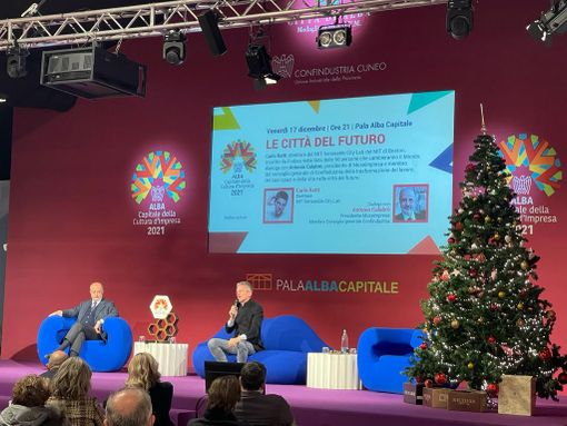 Antonio Calabrò e Carlo Ratti sul palco del Pala Alba Capitale