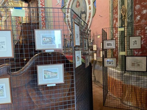 L'allestimento della mostra personale di Livio Bianco nella chiesa della Confraternita a Martiniana Po L'allestimento della mostra personale di Livio Bianco nella chiesa della Confraternita a Martiniana Po