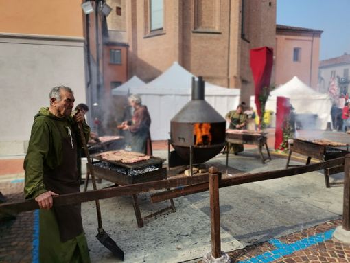Alba si è vestita di folklore: numeri record per il "Baccanale dei Borghi"