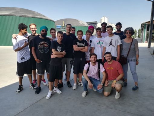 Gli studenti dell'Arimondi Eula durante le visite alle aziende Gli studenti dell'Arimondi Eula durante le visite alle aziende