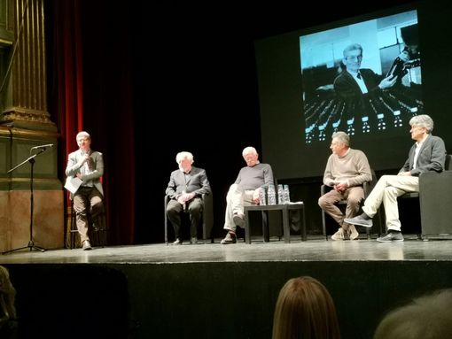 La tavola rotonda moderata dal giornalista Roberto Fiori (da sx) in cui hanno parlato l'onorevole Tomaso Zanoletti, Massimo Martinelli, Claudio e Maurizio Rosso (Ph. Mauro Gallo Foto, Alba)