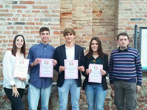 Borse di studio dell'Ordine dei Cavalieri di San Michele del Roero: 4 gli studenti del Guala premiati Borse di studio dell'Ordine dei Cavalieri di San Michele del Roero: 4 gli studenti del Guala premiati