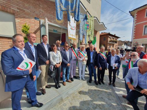 A Scarnafigi una sfilata di duecento sindaci per l'assemblea nazionale dei Piccoli Comuni [FOTO E VIDEO]