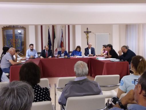 Con il giuramento di fedeltà alla Costituzione,  inizia il terzo mandato da sindaco di Venasca di Silvano Dovetta