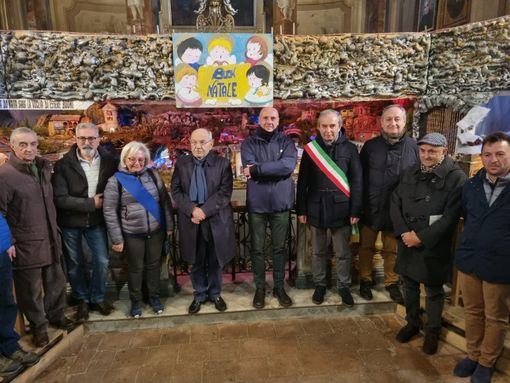 Bra, oggi, 8 dicembre, è stato inaugurato il presepe artistico della Croce (Foto) Bra, oggi, 8 dicembre, è stato inaugurato il presepe artistico della Croce (Foto)