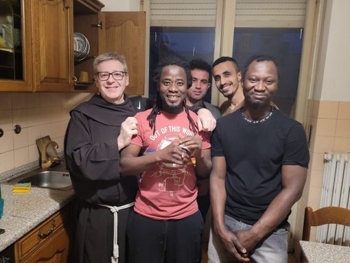 Il Progetto Lavoro dei Frati Minori Onlus: un ponte verso l’autonomia dei giovani in difficoltà Il Progetto Lavoro dei Frati Minori Onlus: un ponte verso l’autonomia dei giovani in difficoltà