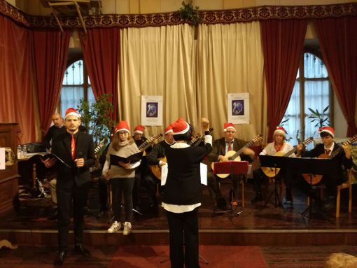 Poesie e solidarietà: il Natale si accende di parole e musica a Savigliano Poesie e solidarietà: il Natale si accende di parole e musica a Savigliano