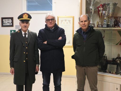 Nella foto a sinistra Corrado Romano, comandante dei vigili del fuoco di Cuneo, a destra Aldo Abello, referente provinciale Associazione vittime della strada e Valter Aimar e vigile del fuoco e collaboratore dell'associazione Nella foto a sinistra Corrado Romano, comandante dei vigili del fuoco di Cuneo, a destra Aldo Abello, referente provinciale Associazione vittime della strada e Valter Aimar e vigile del fuoco e collaboratore dell'associazione