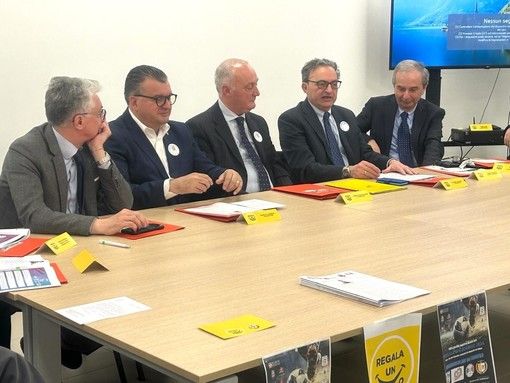 "Regala un Sorriso" dona una culla termica al Dipartimento Materno Infantile "Regala un Sorriso" dona una culla termica al Dipartimento Materno Infantile