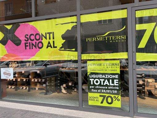 Vetrine sfitte, il declino dei centri storici della Granda, Confcommercio: "Affitti troppo alti, non si può reggere" Vetrine sfitte, il declino dei centri storici della Granda, Confcommercio: "Affitti troppo alti, non si può reggere"