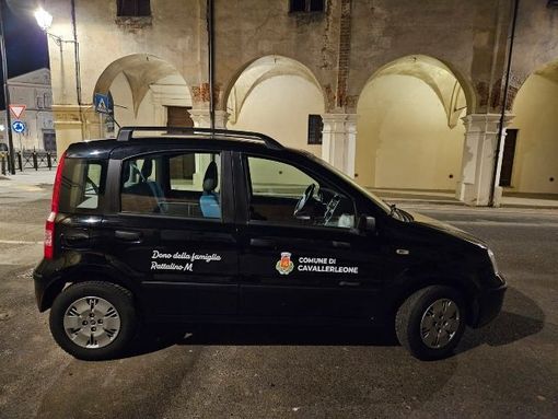 L'auto solidale donata al Comune dalla famiglia Rattalino L'auto solidale donata al Comune dalla famiglia Rattalino
