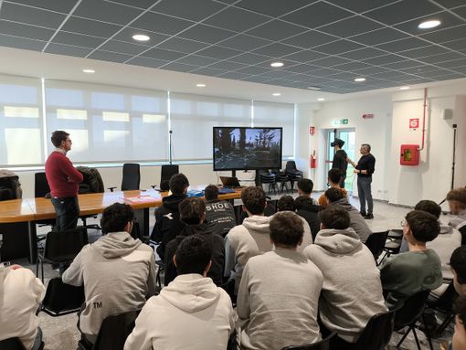 Sicurezza e realtà virtuale: gli studenti dell’Itis Rivoira a lezione con i tecnici di “e-distribuzione” Sicurezza e realtà virtuale: gli studenti dell’Itis Rivoira a lezione con i tecnici di “e-distribuzione”