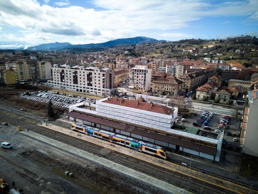 Il treno Arenaways che opera il servizio Cuneo- Saluzzo- Savigliano