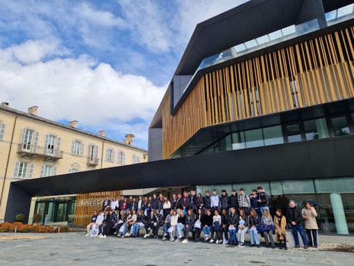 Oltre 100 studenti del Bonelli di Cuneo a lezione di educazione finanziaria in Banca di Caraglio