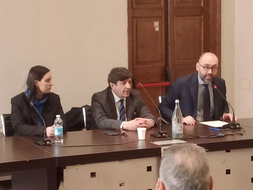 Gianni Oliva protagonista a Mondovì con il suo “Il pendio delle noci”