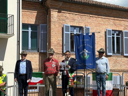 A Monforte la giornata degli Alpini tra fiaccole, condivisione e memoria. Domenica la grande sfilata A Monforte la giornata degli Alpini tra fiaccole, condivisione e memoria. Domenica la grande sfilata
