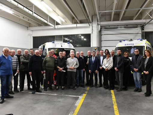 La premiazione dei volontari Asava  nel novembre 2024 (foto Barbara Guazzone)