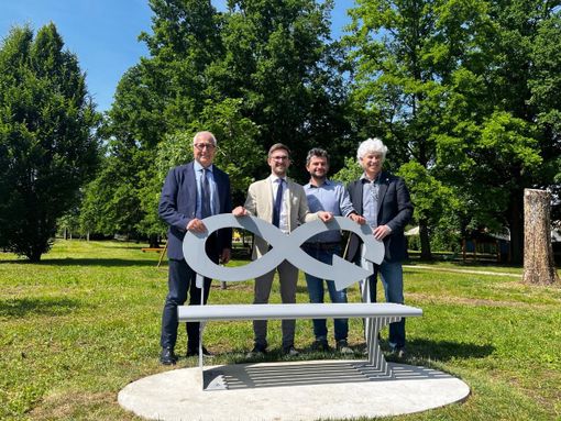 Ad Alba la prima tappa del viaggio di Steelosa, la panchina infinita del riciclo