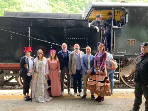 Il treno storico ha portato a Ceva la magia della locomotiva a vapore Il treno storico ha portato a Ceva la magia della locomotiva a vapore